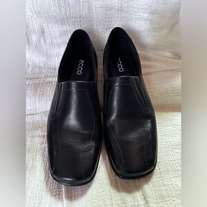 ecco Shade Slip On Black Size EU40/US 9-9.5. Like new. Ladies style
